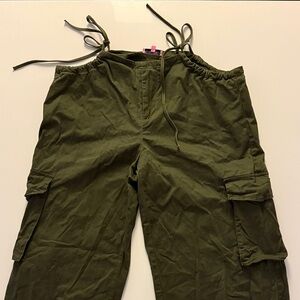 Edikted Carlo Low Rise Cut Out Cargo Pants - Olive Green